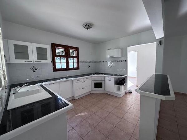 A VENDRE VILLA T3 MEZZANINE AVEC GARAGE SUR 864 M² DE TERRAIN ,SECTEUR RESIDENTIEL DE LA GRIPPIERE