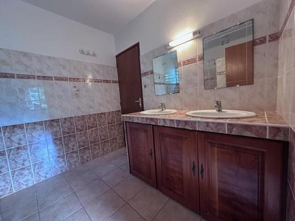 A VENDRE VILLA T3 MEZZANINE AVEC GARAGE SUR 864 M² DE TERRAIN ,SECTEUR RESIDENTIEL DE LA GRIPPIERE