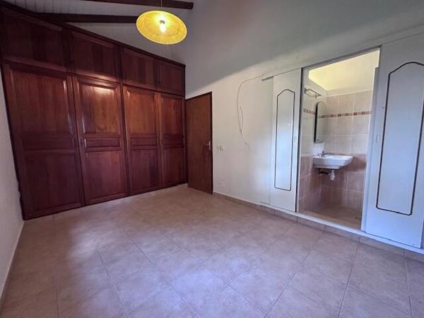 A VENDRE VILLA T3 MEZZANINE AVEC GARAGE SUR 864 M² DE TERRAIN ,SECTEUR RESIDENTIEL DE LA GRIPPIERE