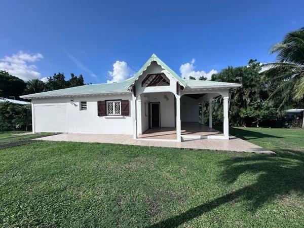 A VENDRE VILLA T3 MEZZANINE AVEC GARAGE SUR 864 M² DE TERRAIN ,SECTEUR RESIDENTIEL DE LA GRIPPIERE