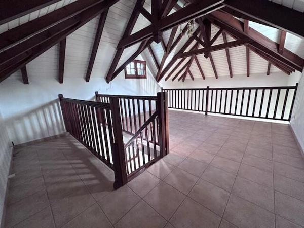 A VENDRE VILLA T3 MEZZANINE AVEC GARAGE SUR 864 M² DE TERRAIN ,SECTEUR RESIDENTIEL DE LA GRIPPIERE