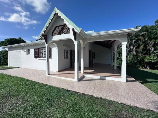 A VENDRE VILLA T3 MEZZANINE AVEC GARAGE SUR 864 M² DE TERRAIN ,SECTEUR RESIDENTIEL DE LA GRIPPIERE