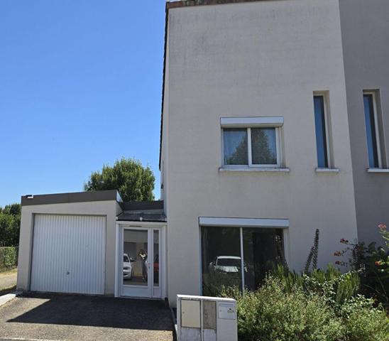 Maison Poitiers RECENTE de 4 pièce(s) avec garage sur 186 m2 de terrain