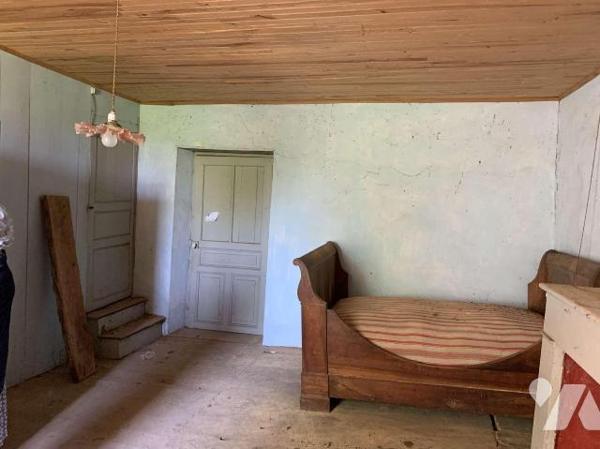 A VENDRE : Ancien corps de ferme à rénover sur 2,43 hectares, proche GOURDON (Lot - 46) composé...