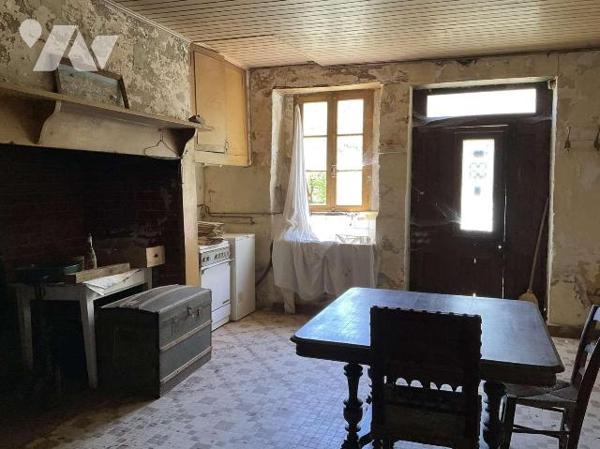 A VENDRE : Ancien corps de ferme à rénover sur 2,43 hectares, proche GOURDON (Lot - 46) composé...