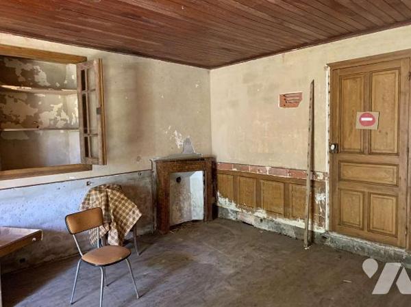 A VENDRE : Ancien corps de ferme à rénover sur 2,43 hectares, proche GOURDON (Lot - 46) composé...
