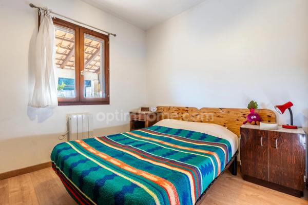 Maison individuelle 83 m² - 4 pièces - 3 chambres - Terrain de 300 m2 - Piscine - Garage