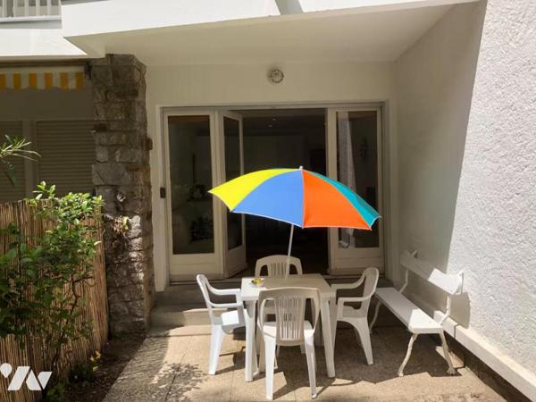 STUDIO RENOVÉ AVEC JARDIN - PLAGE BENOÎT