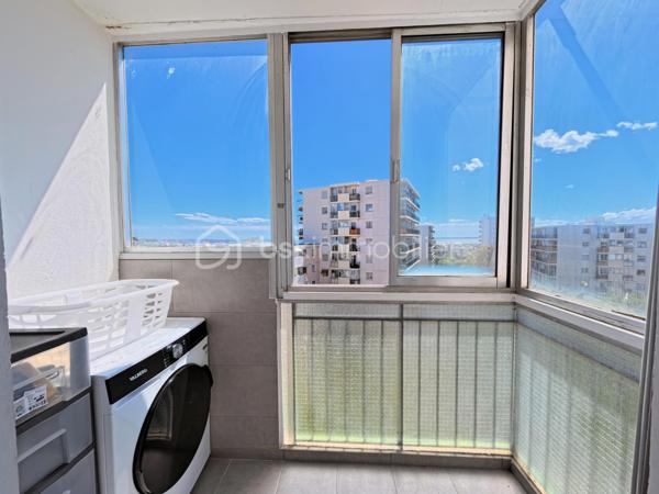 !!! SOUS OFFRE !!!

✨🏡 À Vendre – T3 Lumineux au Calme avec Vue Mer – Terrasse d’Antibes🌊☀️

📍 Situé dans un environnement recherché les Terrasse d’Antibes, découvrez ce bel appartement T3 lumineux, bénéficiant d’une agréable exposition Sud / Sud-Ouest et d’un cadre de vie paisible 🌴

✨ Les atouts du bien✨
🔹 Appartement parfaitement agencé et baigné de lumière
🔹 Belle pièce de vie ensoleillée, idéale pour recevoir ☀️
🔹 Cuisine ouverte entièrement équipée 🍽️
🔹 Deux chambres confortables 🛏️🛏️
🔹 Salle d’eau moderne 🚿
🔹 WC séparés
🔹 Climatisation réversible ❄️☀️
🔹 Double vitrage pour un confort optimal
🔹 Agréable loggia avec vue mer 🌊
🔹 Dressing spacieux 👗
🔹 Cave privative 📦
🔹 Garage inclus 🚗
🔹Ascenseur 

🛍️ Proximité immédiate des commerces, transports et commodités 🚍🛒

🌴 Profitez d’un cadre de vie privilégié entre calme, luminosité et vue mer, idéal pour une résidence principale ou un pied-à-terre sur la Côte d’Azur ☀️

🔑 À visiter sans tarder ! 📞