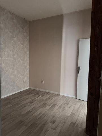 Local commercial 124 m² en emplacement stratégique, vitrine sur avenue