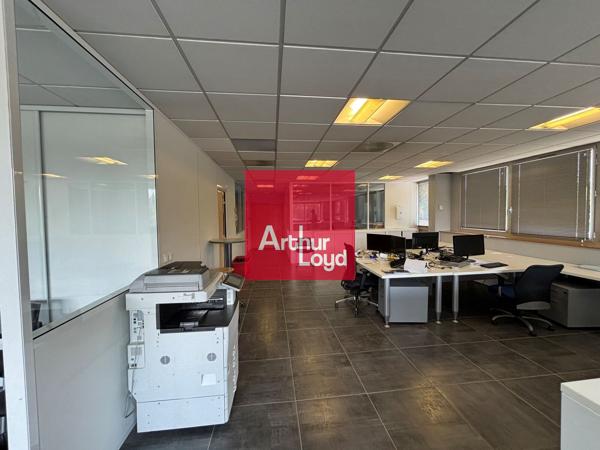 Bureaux à louer à Moirans 142 m² avec parking privatif