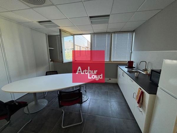 Bureaux à louer à Moirans 142 m² avec parking privatif
