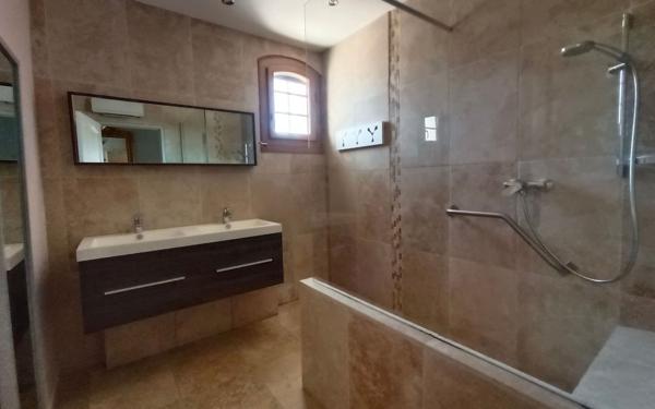 Maison à vendre    6 pièces •  Beaucaire