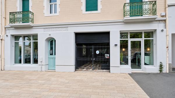 MURS COMMERCIAUX OCCUPÉS - EMPLACEMENT STRATÉGIQUE - Biarritz