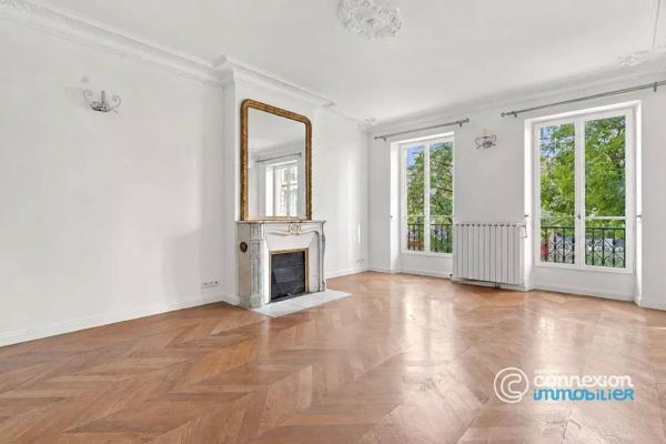 Appartement familial de 150 m2 - volumes, lumière & emplacement recherché