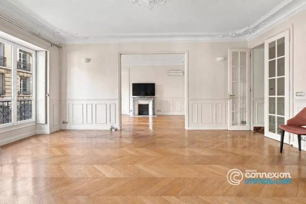 Appartement familial de 150 m2 - volumes, lumière & emplacement recherché