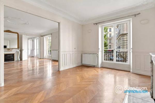 Appartement familial de 150 m2 - volumes, lumière & emplacement recherché