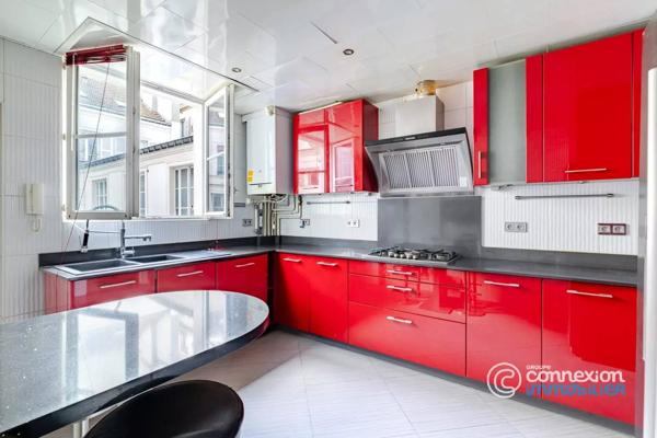 Appartement familial de 150 m2 - volumes, lumière & emplacement recherché