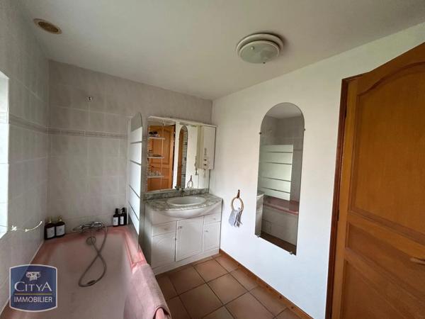 Maison à louer 5 pièces 170.03m² Volvic (63530)