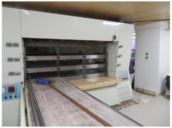 Mur, fond de commerce et appartement d'une superficie totale de 214m² au coeur du village