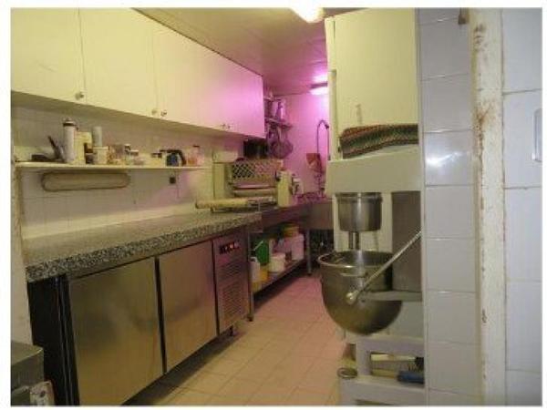 Mur, fond de commerce et appartement d'une superficie totale de 214m² au coeur du village