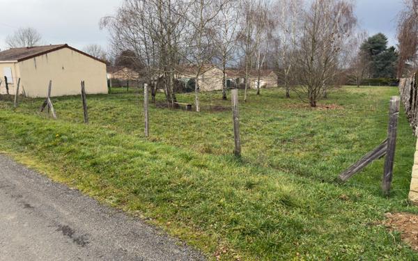 Terrain à vendre    Rochechouart