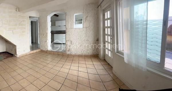 lansargues Maison de village rénovée R+1 double vitrage clim étanchéite terrasse / R +1 salon cuisine cellier wc; etage ; deux chambres salle de bains .rangements sous combles.
Terrasse de 10 m2 .
Belle opportunité . classe energetique Cet A .
prix affiché 228000 euros honoraires charge vendeur.
Annonce rédigée sous responsabilité de g baraton inscrit rscac Montpellier N 450189 816/  renseignements / georisque /WWW.georisques .fr
g baraton 06 83 39 75 60 g.baraton@bsk immobilier.com