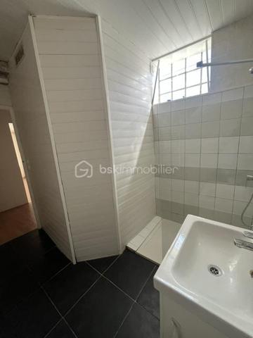 lansargues Maison de village rénovée R+1 double vitrage clim étanchéite terrasse / R +1 salon cuisine cellier wc; etage ; deux chambres salle de bains .rangements sous combles.
Terrasse de 10 m2 .
Belle opportunité . classe energetique Cet A .
prix affiché 228000 euros honoraires charge vendeur.
Annonce rédigée sous responsabilité de g baraton inscrit rscac Montpellier N 450189 816/  renseignements / georisque /WWW.georisques .fr
g baraton 06 83 39 75 60 g.baraton@bsk immobilier.com