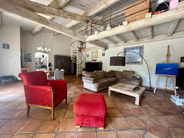 Maison familiale 5 pièces avec piscine, suite parentale et studios – Un bien rare et lumineux à découvrir sans tarder