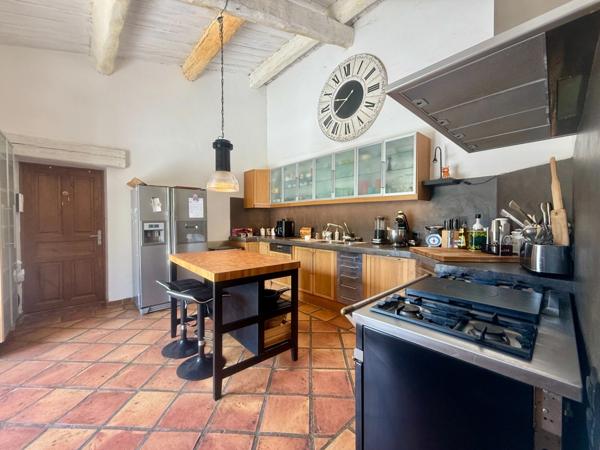 Maison familiale 5 pièces avec piscine, suite parentale et studios – Un bien rare et lumineux à découvrir sans tarder