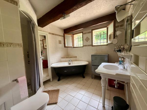 Maison familiale 5 pièces avec piscine, suite parentale et studios – Un bien rare et lumineux à découvrir sans tarder