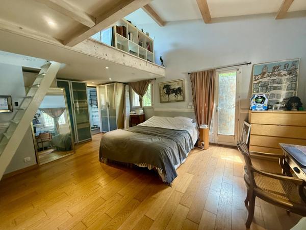 Maison familiale 5 pièces avec piscine, suite parentale et studios – Un bien rare et lumineux à découvrir sans tarder