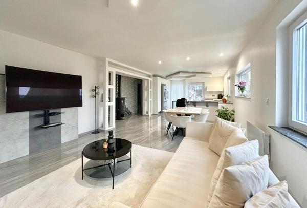 Belle maison de 2 appartements dans rue calme