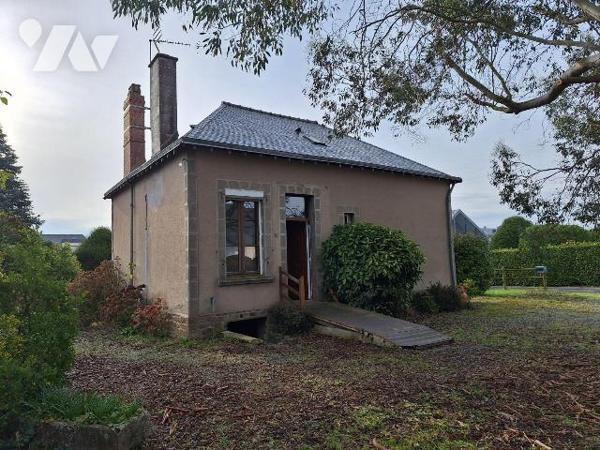 Maison à Vendre à Ernée (53500) en Mayenne (53), comprenant :
- au rez de chaussée : entrée, c...