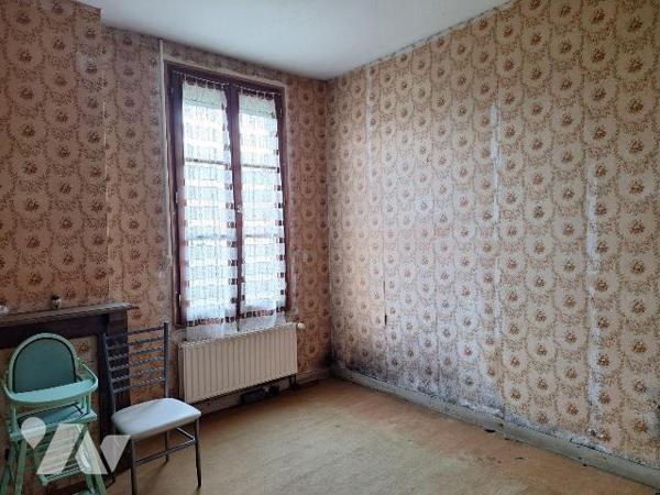 Maison à Vendre à Ernée (53500) en Mayenne (53), comprenant :
- au rez de chaussée : entrée, c...