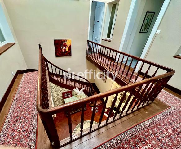 Maison 8 pièces - 270 m²