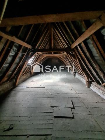 IMMEUBLE A CONFORTER pour investisseurs ou grande famille à 15 kms de Lille avec la proximité d'une gare