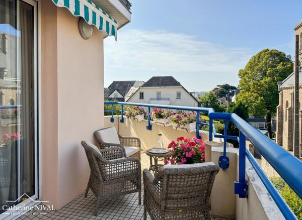 Appartement traversant avec 2 balcons et stationnement sous sol