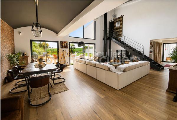 Vente
                Villa361 m² - 10 Pièces -
                    SAINT XANDRE (17138)