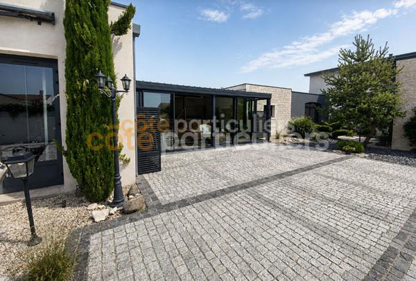 Vente
                Villa361 m² - 10 Pièces -
                    SAINT XANDRE (17138)