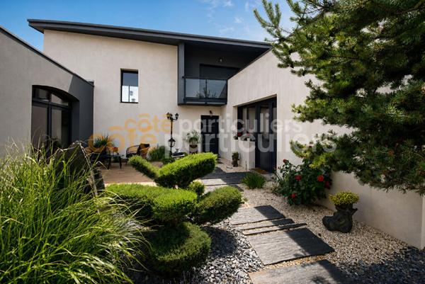 Vente
                Villa361 m² - 10 Pièces -
                    SAINT XANDRE (17138)