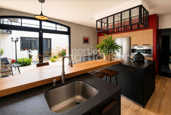 Vente
                Villa361 m² - 10 Pièces -
                    SAINT XANDRE (17138)
