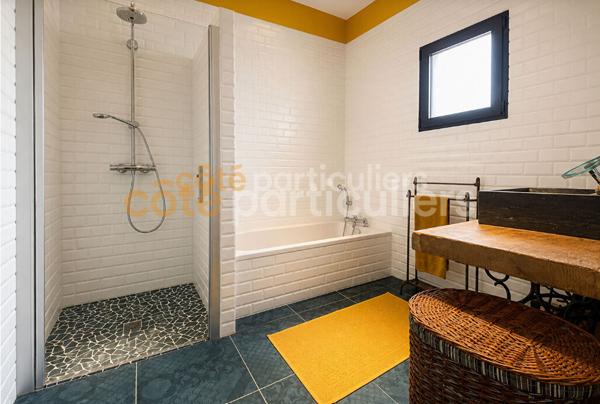 Vente
                Villa361 m² - 10 Pièces -
                    SAINT XANDRE (17138)