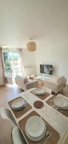 Appartement 1 etage - 2 chambres - box garage - aucun travaux - cuisiné équipée - séjour salon - double exposition - idéal jeune couple - étudiant - femme avec enfants