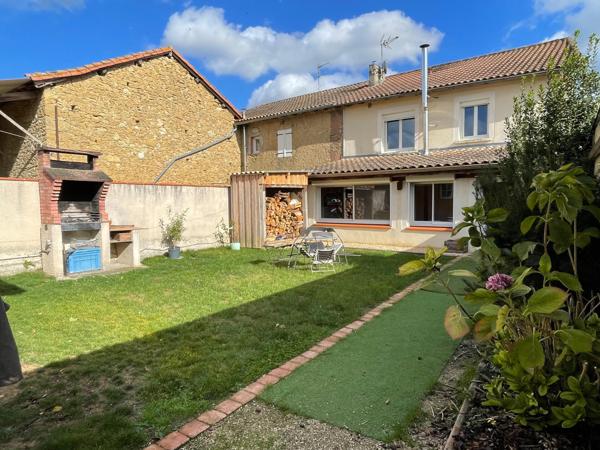 Maison de ville de type T3 bis avec bureau, garage, terrain clôturé + terrain constructible