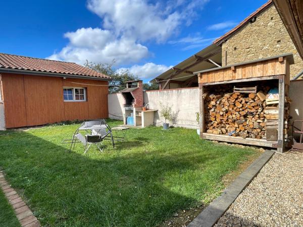 Maison de ville de type T3 bis avec bureau, garage, terrain clôturé + terrain constructible