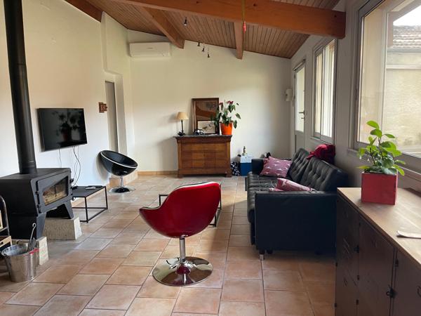 Maison de ville de type T3 bis avec bureau, garage, terrain clôturé + terrain constructible