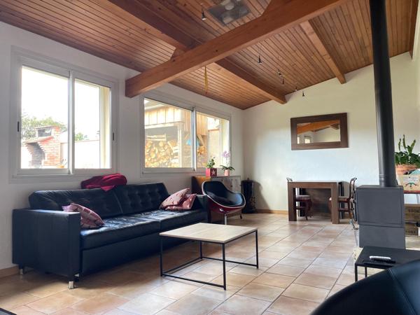 Maison de ville de type T3 bis avec bureau, garage, terrain clôturé + terrain constructible