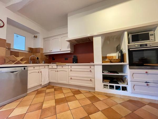 Maison de ville de type T3 bis avec bureau, garage, terrain clôturé + terrain constructible