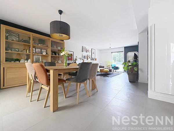 Maison familiale, 5 chambres, vie de plain-pied, jardin, sud-ouest, bus, C9, écoles, commerces, bords de Loire, jardin sans vis-à-vis, garage, carport, dépendance.